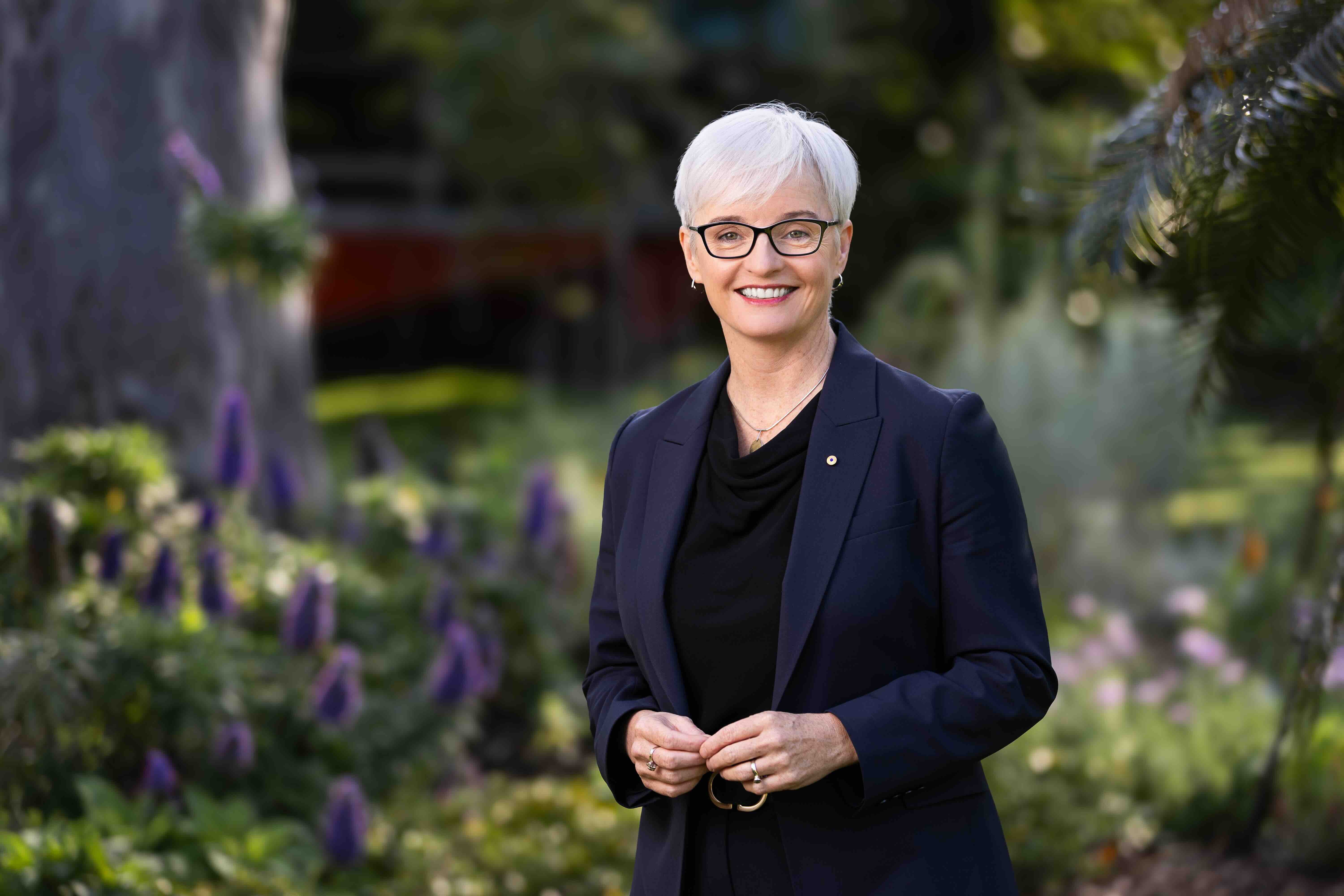 University of Melbourne Vice-Chancellor Emma Johnston dies, prompting tributes from the education sector for her contributions to research, leadership, and academia.